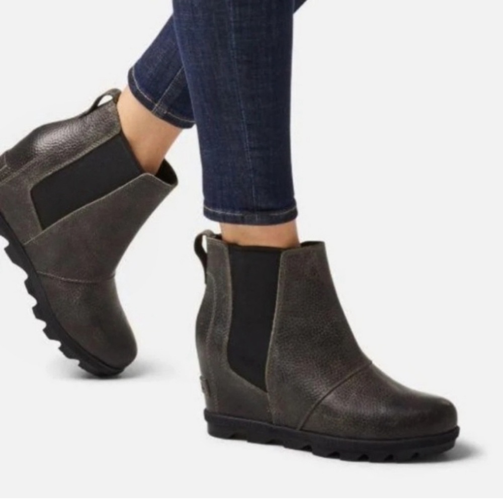 Sorel Joan of Arctic Wedge Chelsea pull on boot 9.5